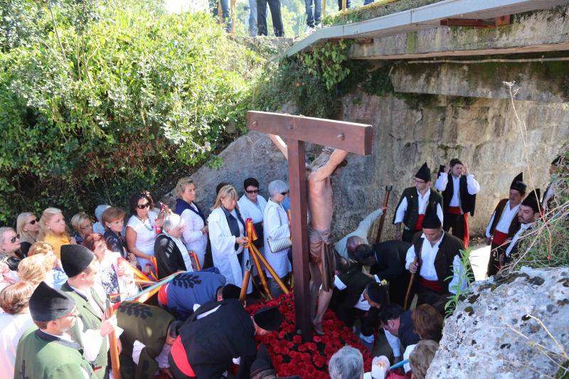 Procesión del Cristo en Nueva de Llanes