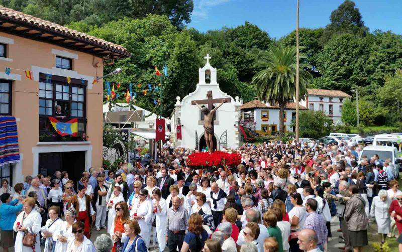 Procesión del Cristo en Nueva de Llanes