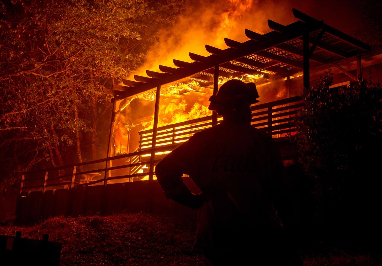 Cientos de casas de California arrasadas por un incendio