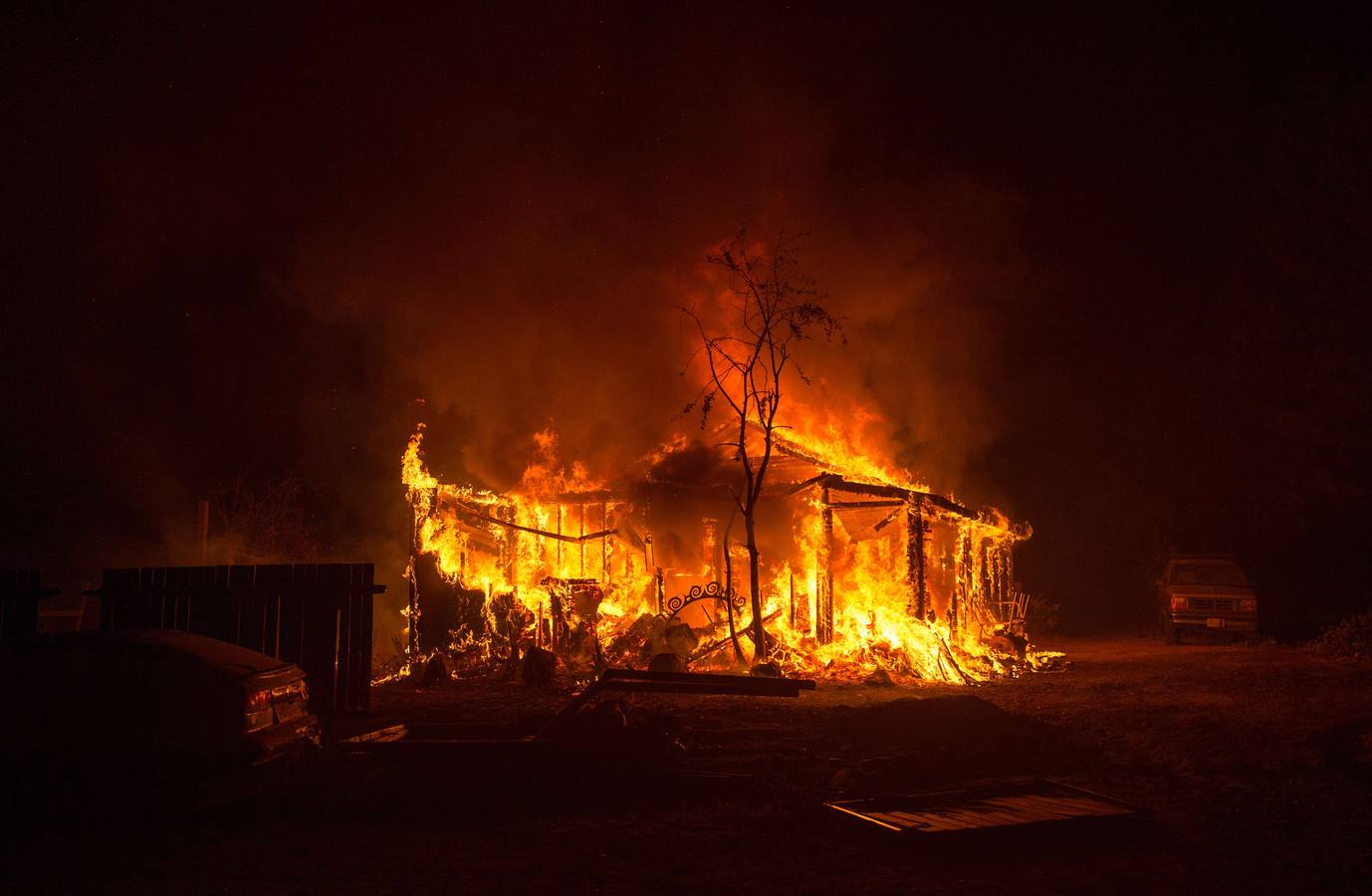 Cientos de casas de California arrasadas por un incendio