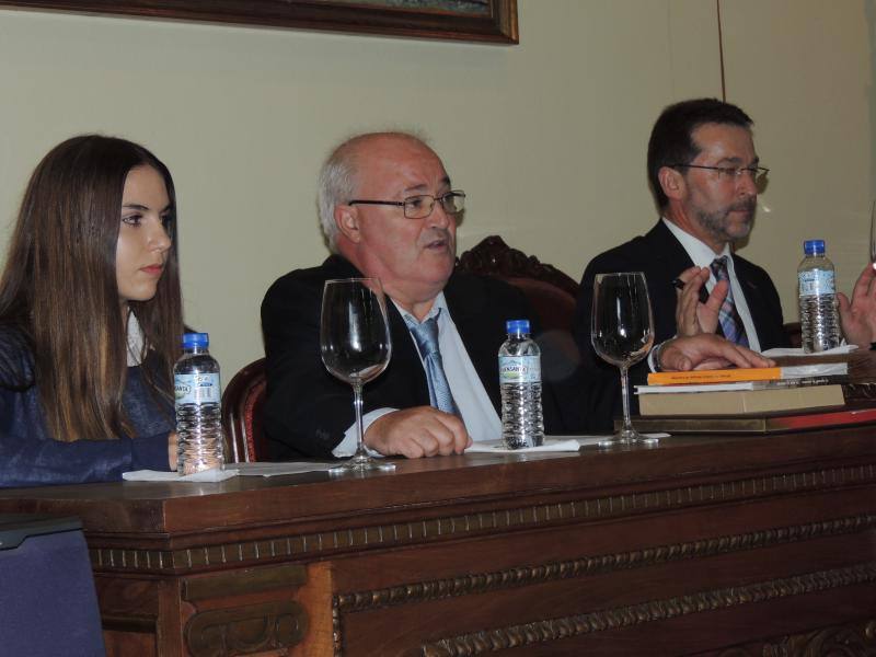 El Instituto de Secundaria de Tapia de Casariego dio hoy comienzo al nuevo curso con la presencia del consejero de Educación, Genaro Alonso.