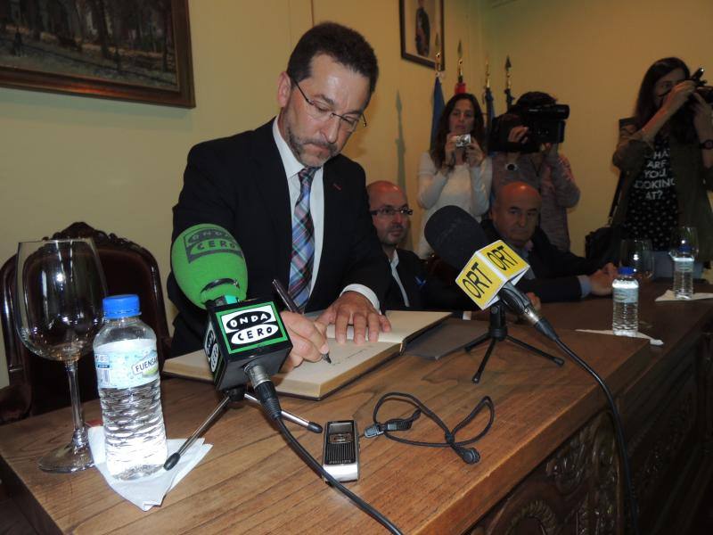 El Instituto de Secundaria de Tapia de Casariego dio hoy comienzo al nuevo curso con la presencia del consejero de Educación, Genaro Alonso.