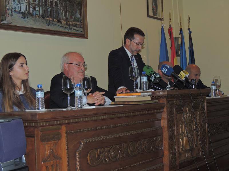 El Instituto de Secundaria de Tapia de Casariego dio hoy comienzo al nuevo curso con la presencia del consejero de Educación, Genaro Alonso.