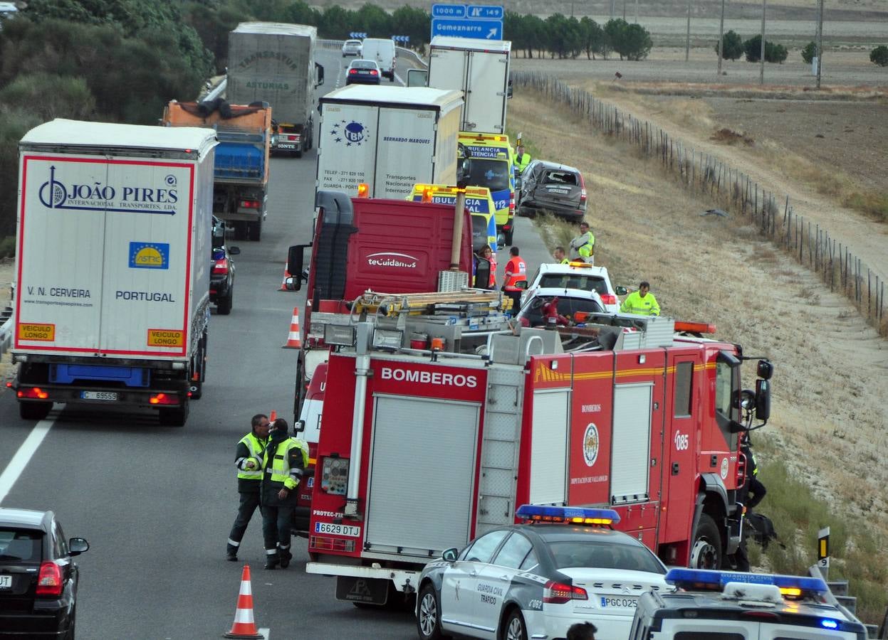 Una mujer fallecida y una herida grave en una nueva colisión múltiple en la A-6 a la altura de Medina del Campo