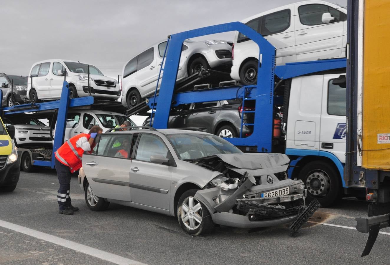 Una mujer fallecida y una herida grave en una nueva colisión múltiple en la A-6 a la altura de Medina del Campo