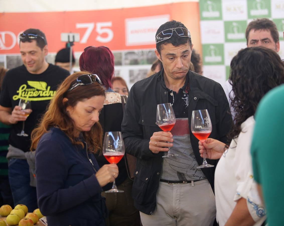 Nacho y Esther Manzano defienden el sabor asturiano en el Festival de la Manzana de Villaviciosa