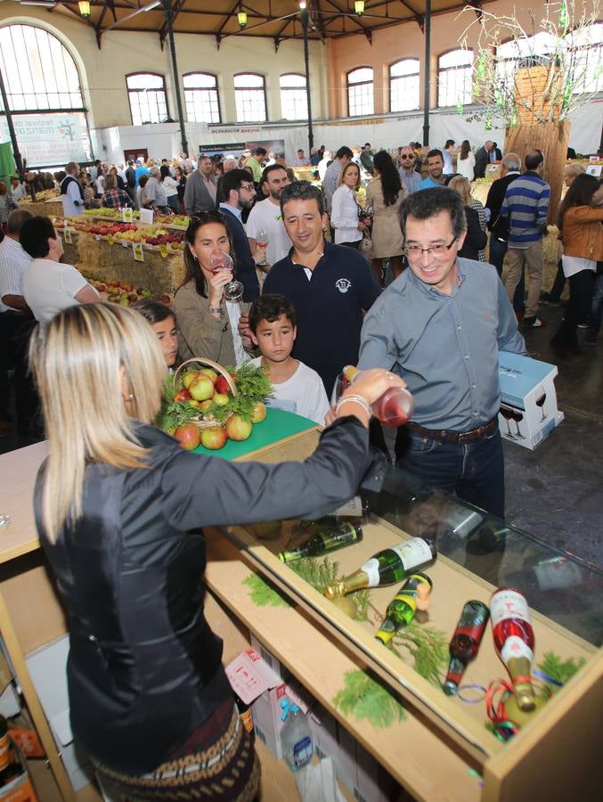 Nacho y Esther Manzano defienden el sabor asturiano en el Festival de la Manzana de Villaviciosa