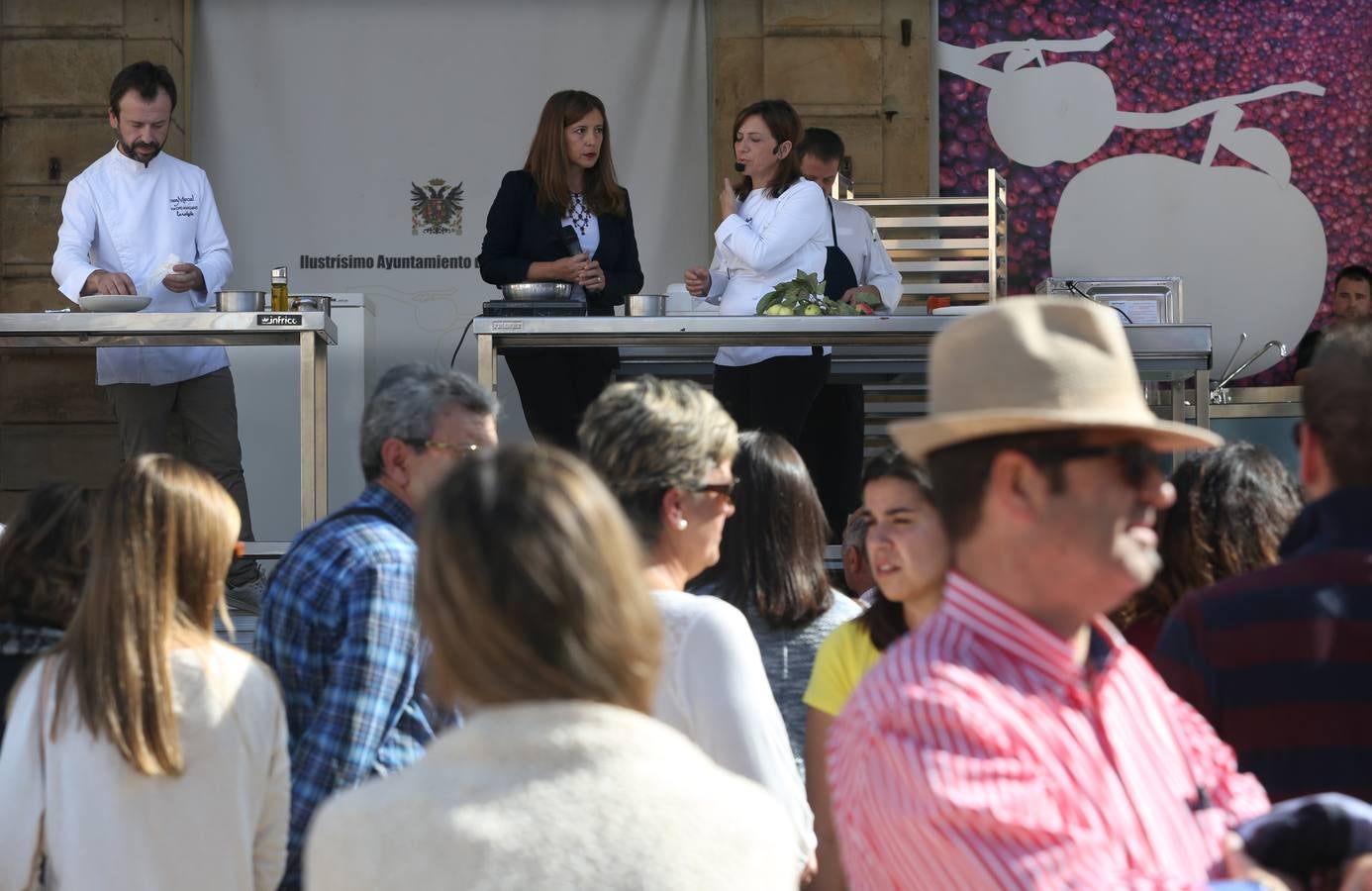 Nacho y Esther Manzano defienden el sabor asturiano en el Festival de la Manzana de Villaviciosa