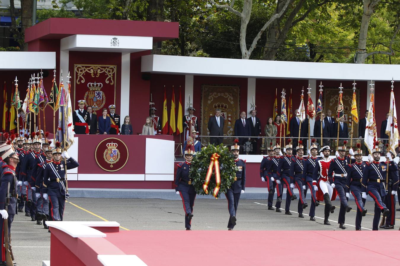 Desfile militar ante los Reyes