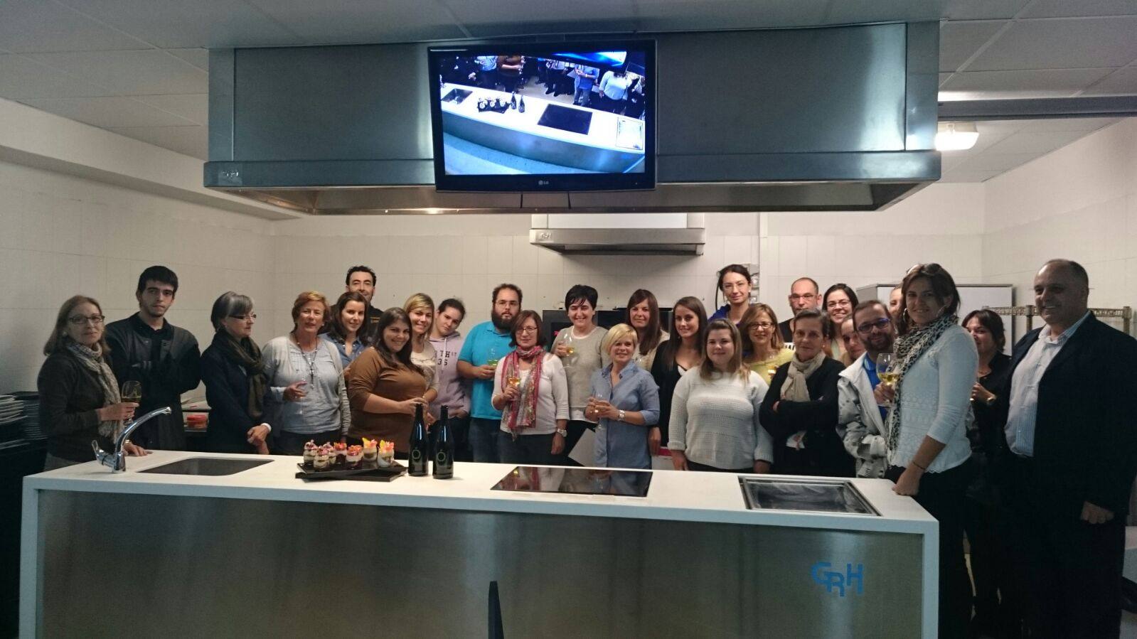 IV Curso de repostería de EL COMERCIO. Participantes del IV Curso de cocina, realizado en la Escuela de Hostería de Gijón del 1 al 9 de octubre