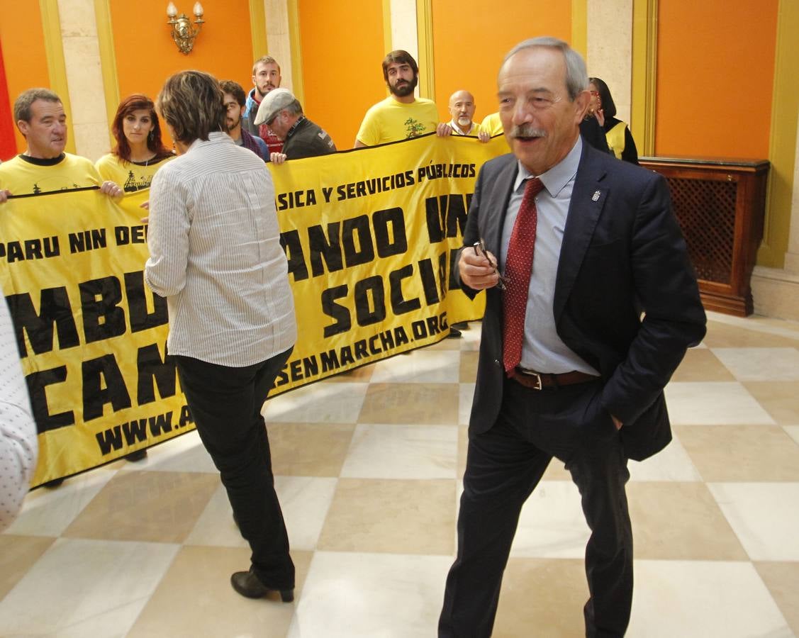 Integrantes de la Marcha por la Dignidad se encierran el Ayuntamiento de Oviedo