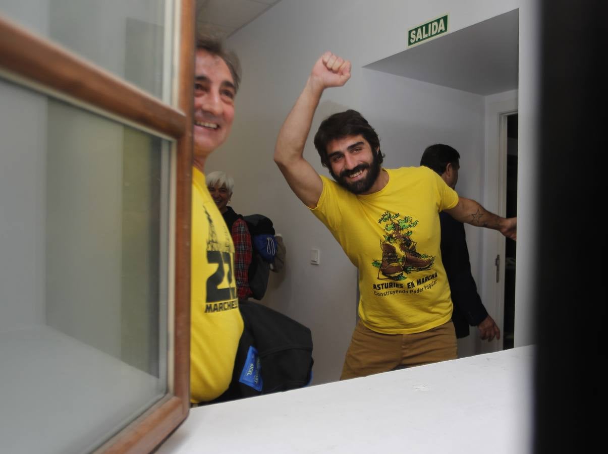 Integrantes de la Marcha por la Dignidad se encierran el Ayuntamiento de Oviedo