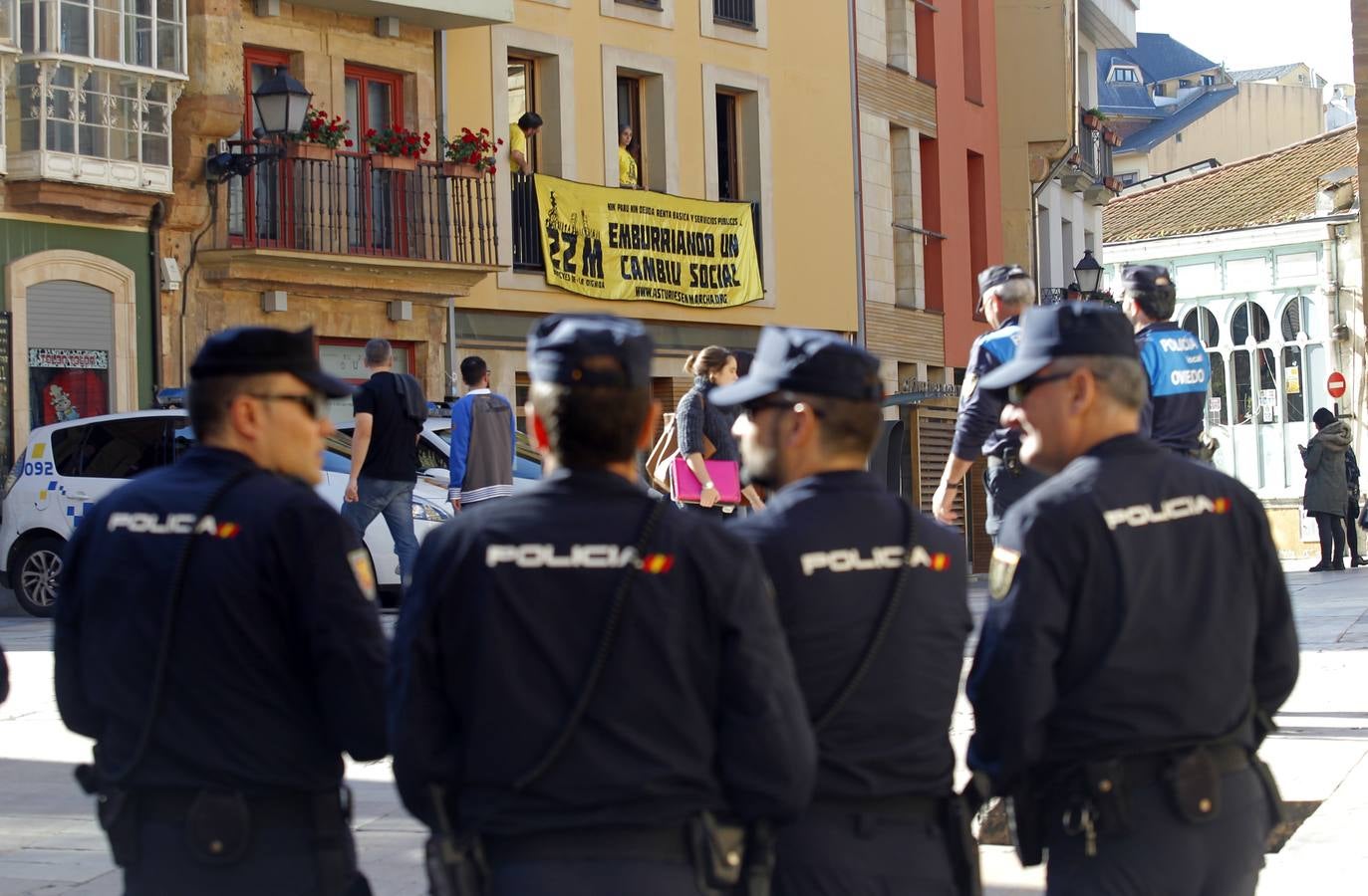 Integrantes de la Marcha por la Dignidad se encierran el Ayuntamiento de Oviedo