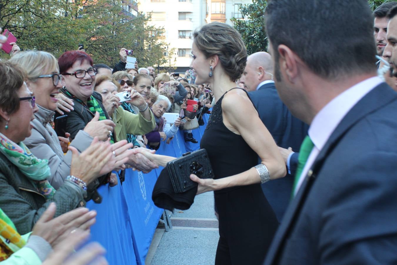 Premios Princesa de Asturias | La Reina en Gijón, entre aplausos y saludos