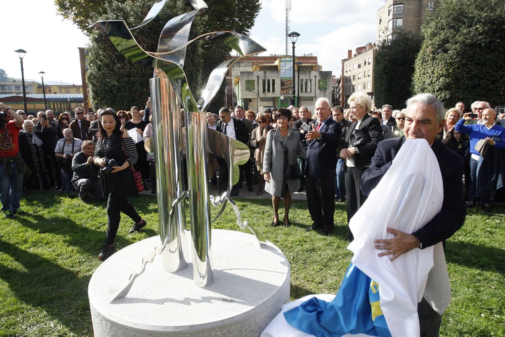 Langreo rinde homenaje a Rufino Roces