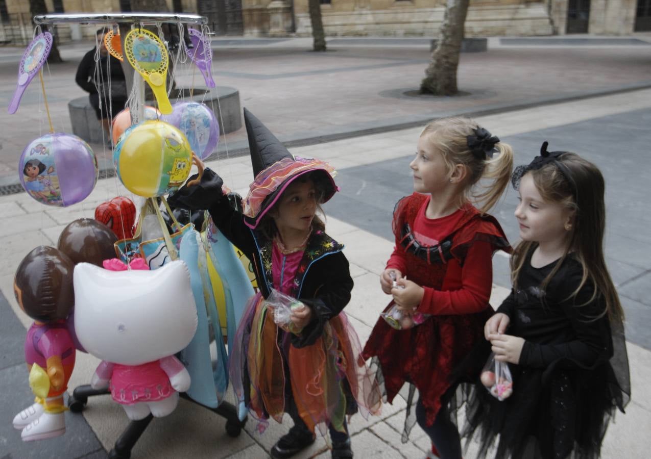 ‘Truco o trato’ en la plaza de El Fontán