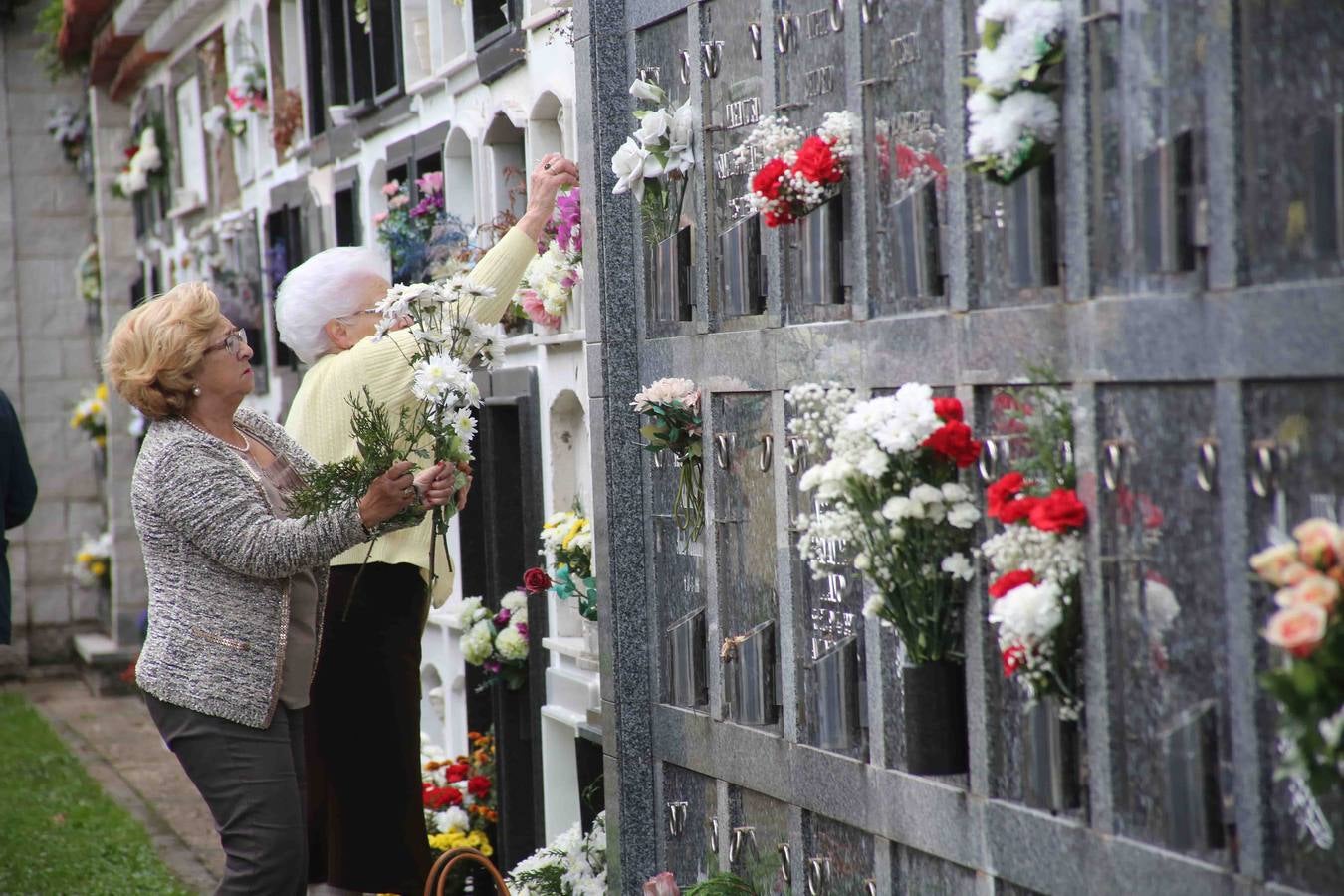 El Oriente asturiano honra a sus difuntos