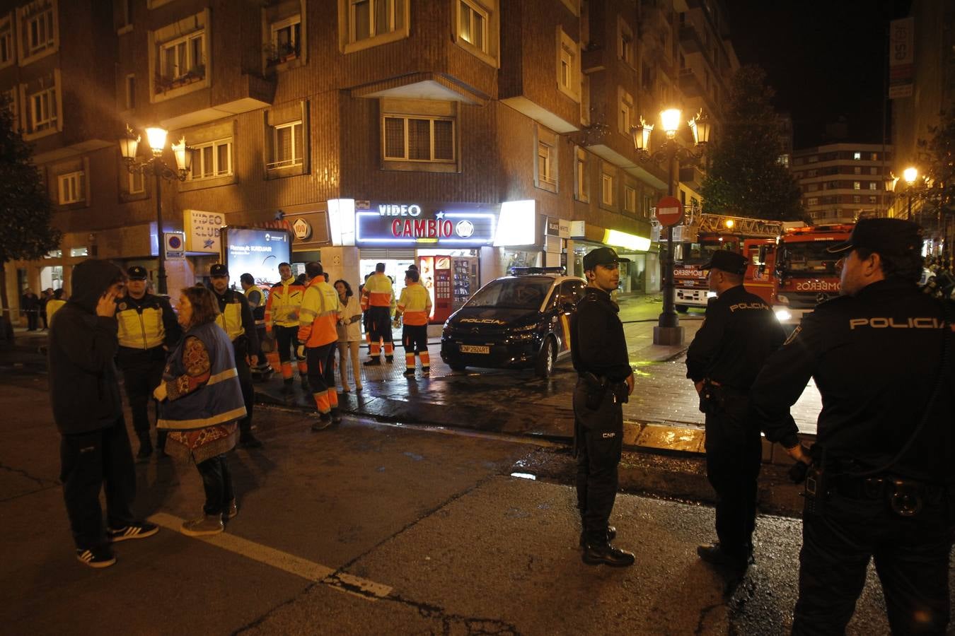 Incendio en la calle Comandante Vallespín de Oviedo