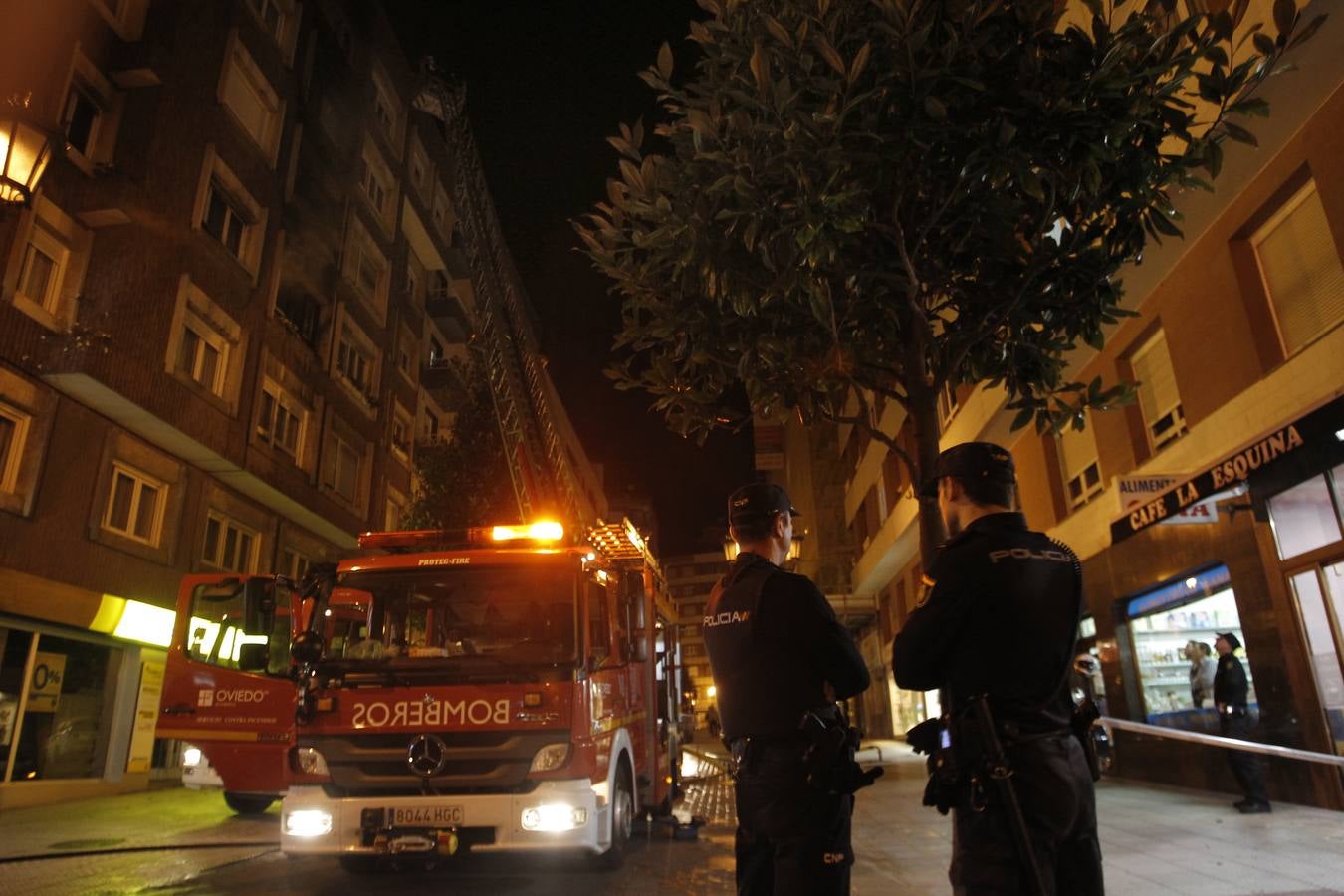 Incendio en la calle Comandante Vallespín de Oviedo