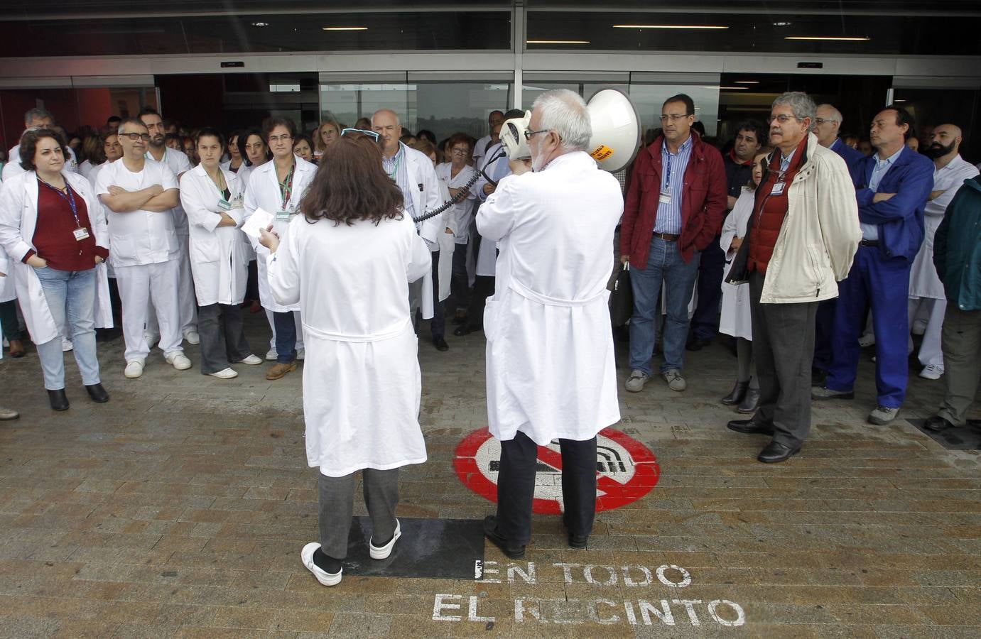 Protesta de los trabajadores del HUCA