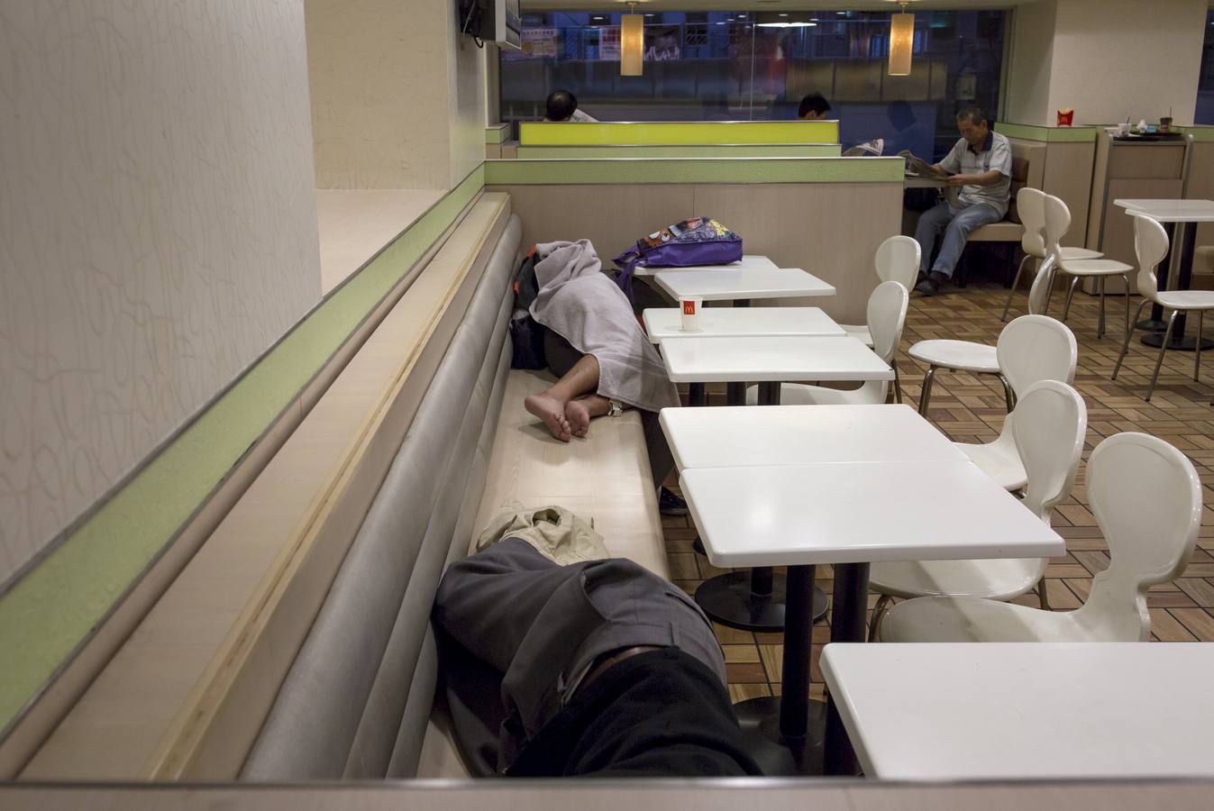Los &#039;McSleepers&#039;, sin techo durmiendo en restaurantes de comida rápida