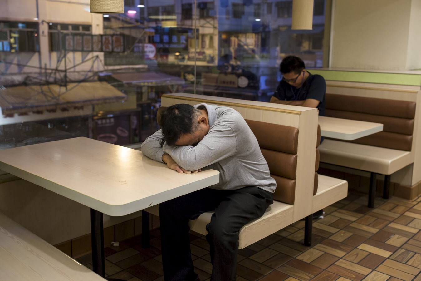 Los &#039;McSleepers&#039;, sin techo durmiendo en restaurantes de comida rápida