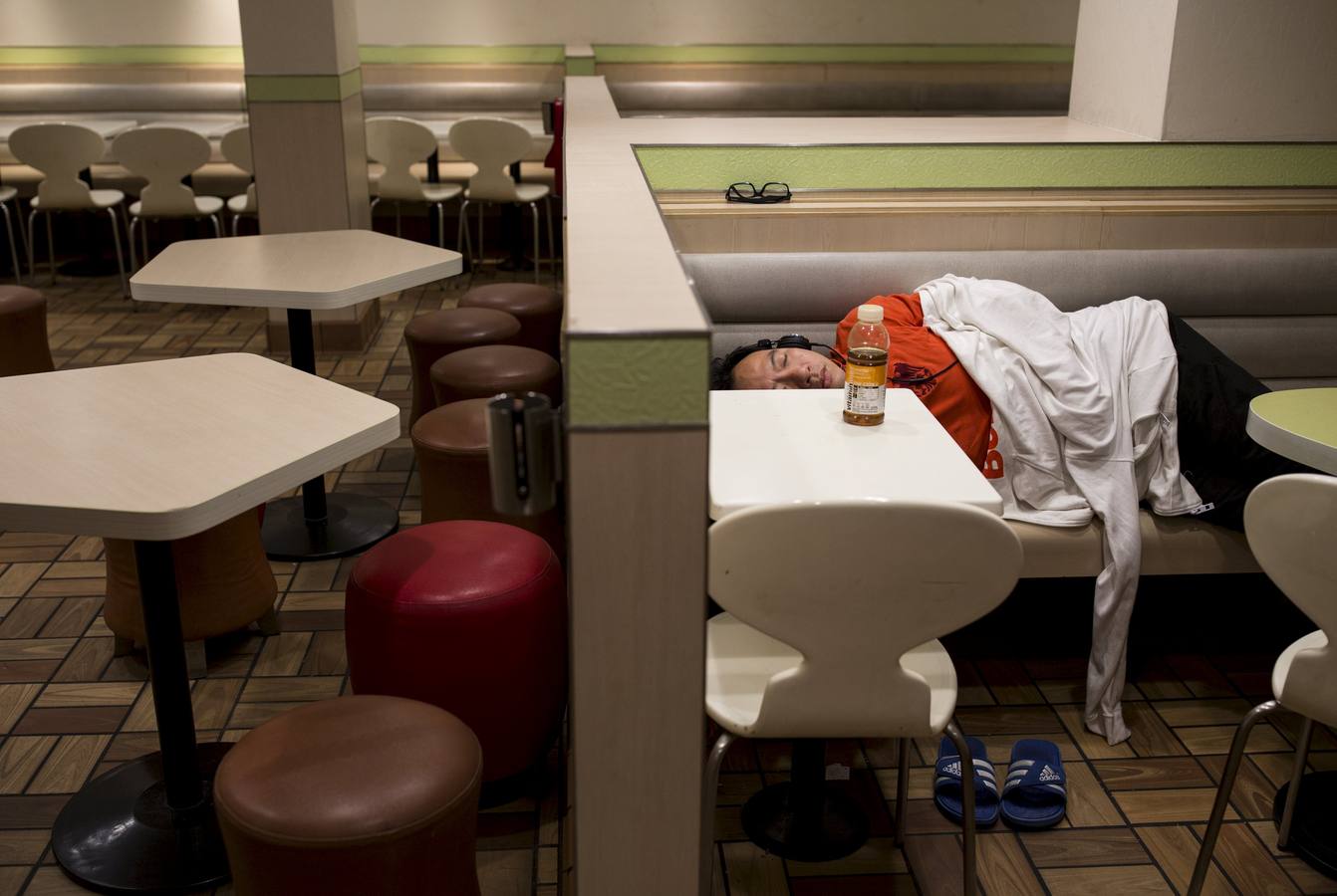 Los &#039;McSleepers&#039;, sin techo durmiendo en restaurantes de comida rápida