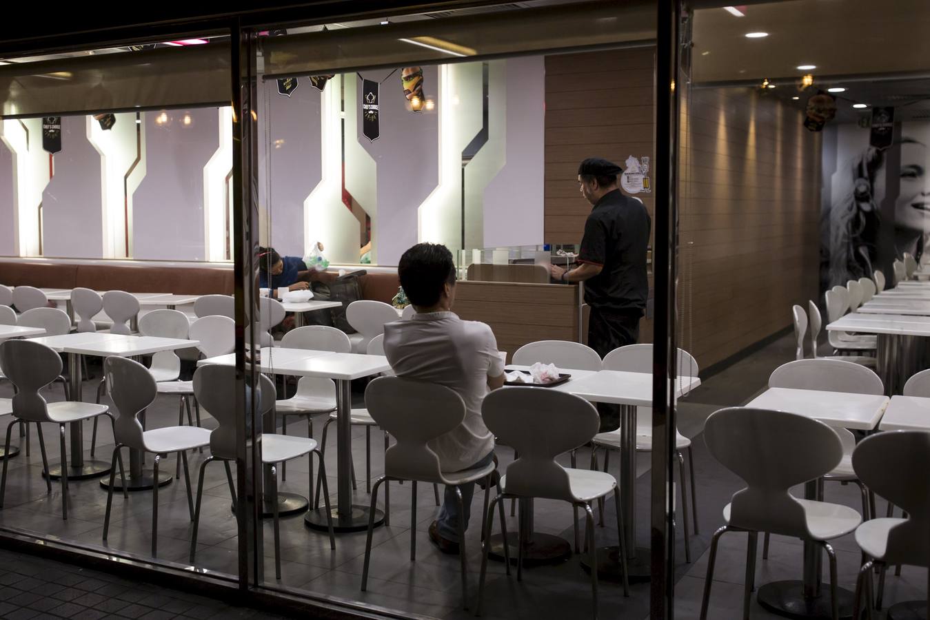 Los &#039;McSleepers&#039;, sin techo durmiendo en restaurantes de comida rápida