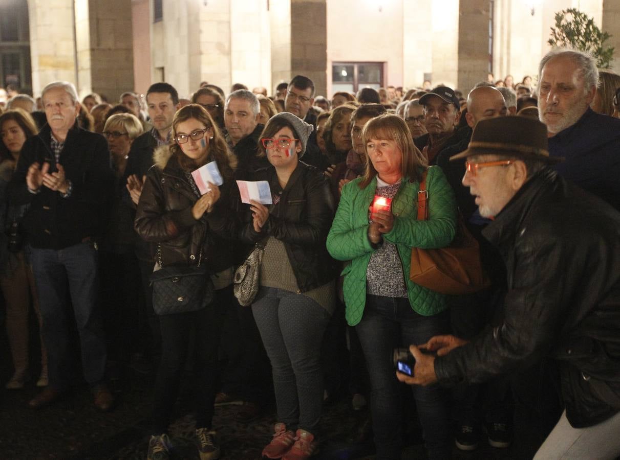 Manifestación en Gijón contra los atentados de París