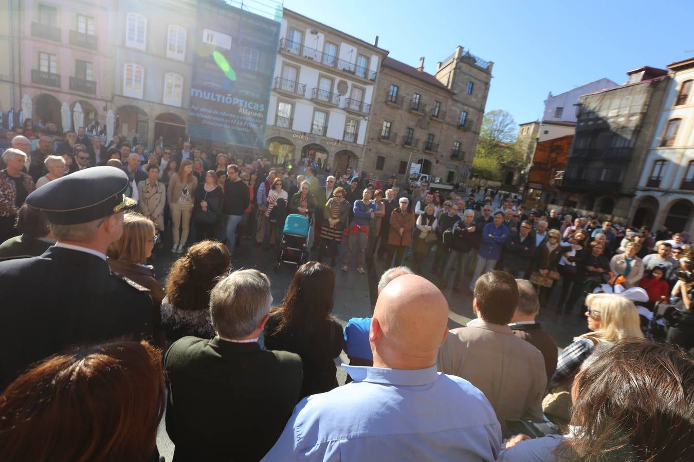 Concentración en Avilés por los atentados de París