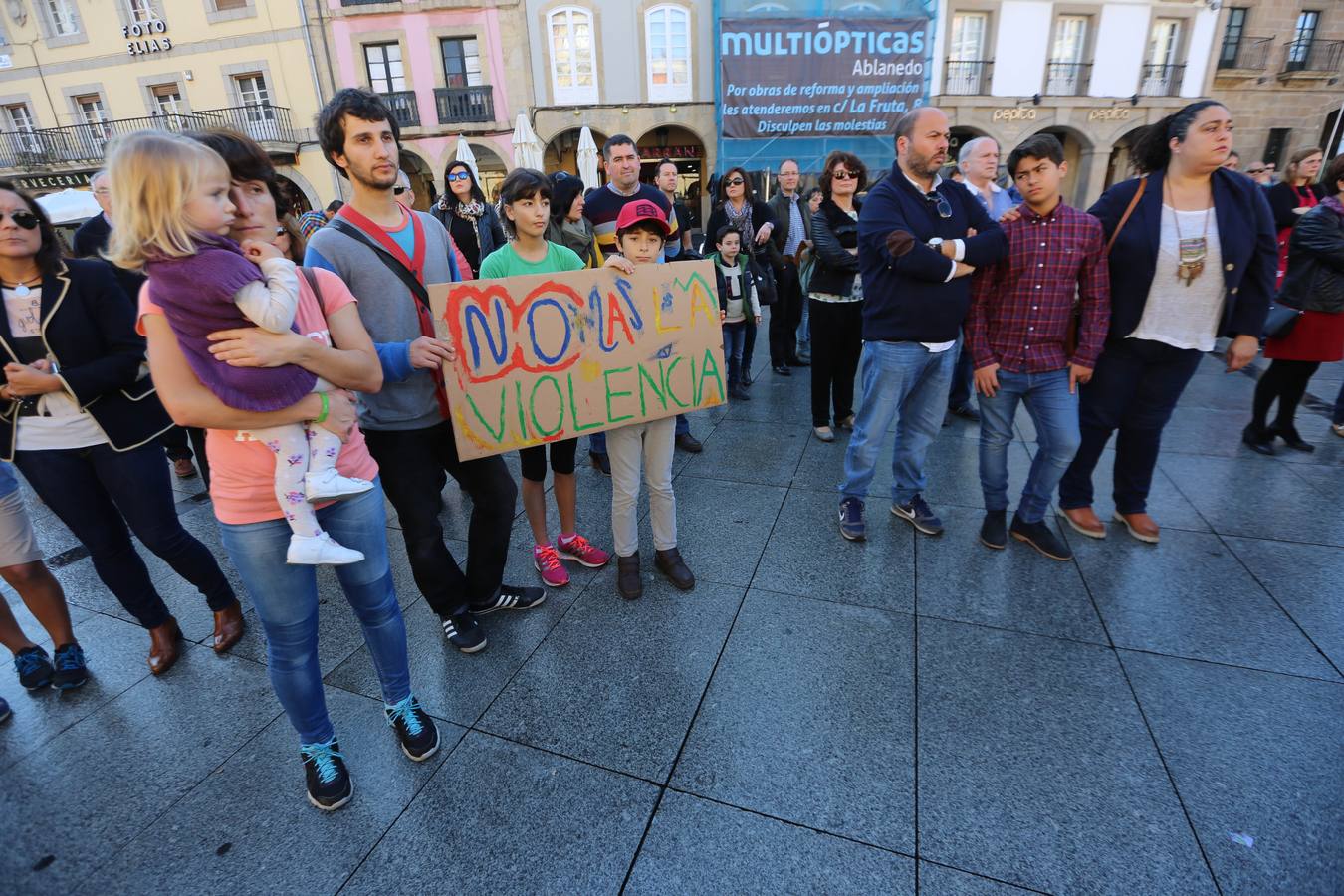 Concentración en Avilés por los atentados de París
