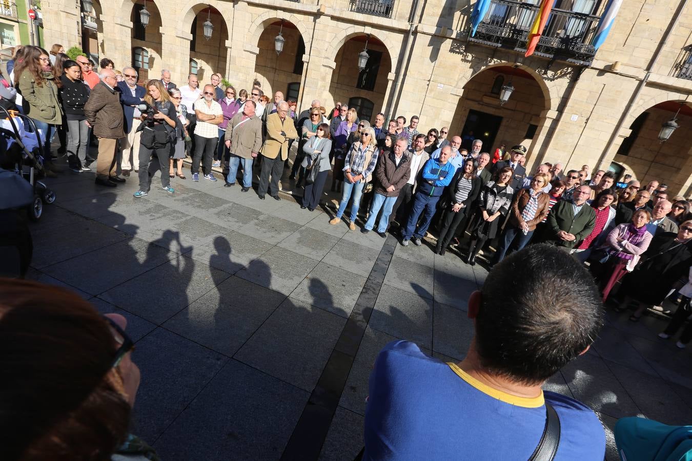 Concentración en Avilés por los atentados de París