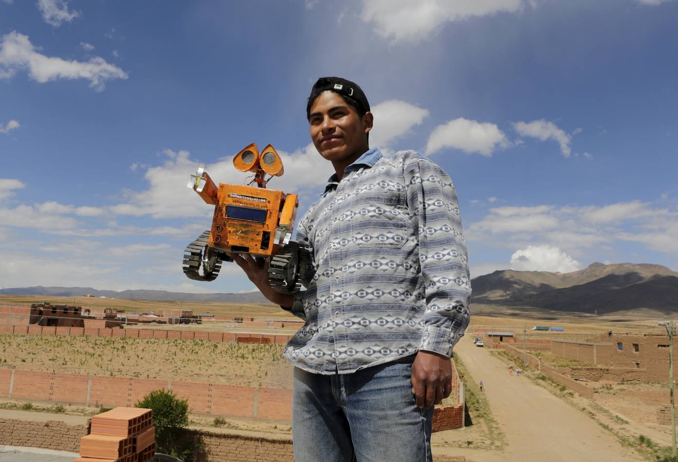 Esteban Quispe, el joven boliviano que quiere revolucionar la agricultura con un robot hecho de piezas recicladas