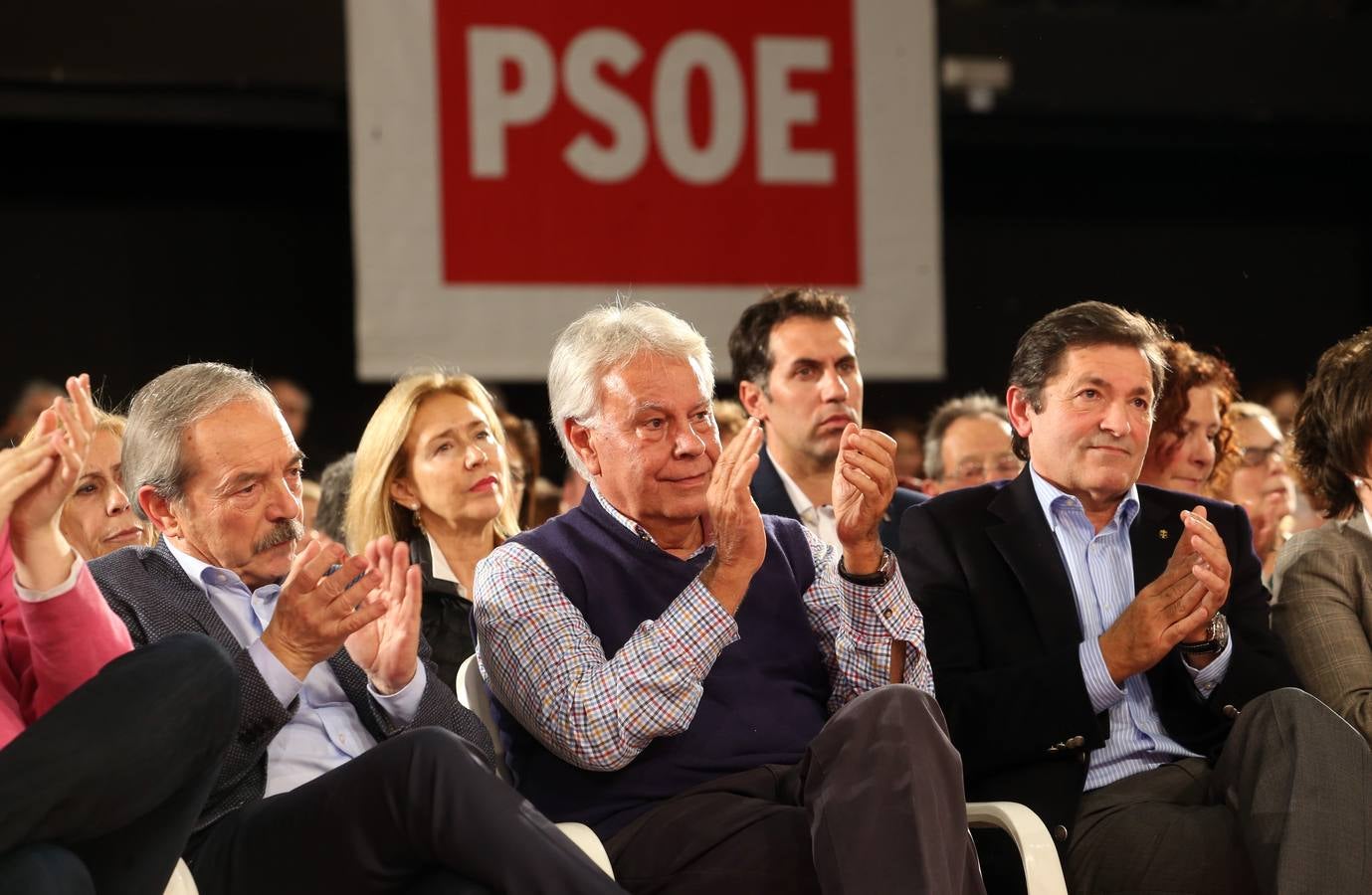 Felipe González carga contra Podemos en el mitin de Oviedo