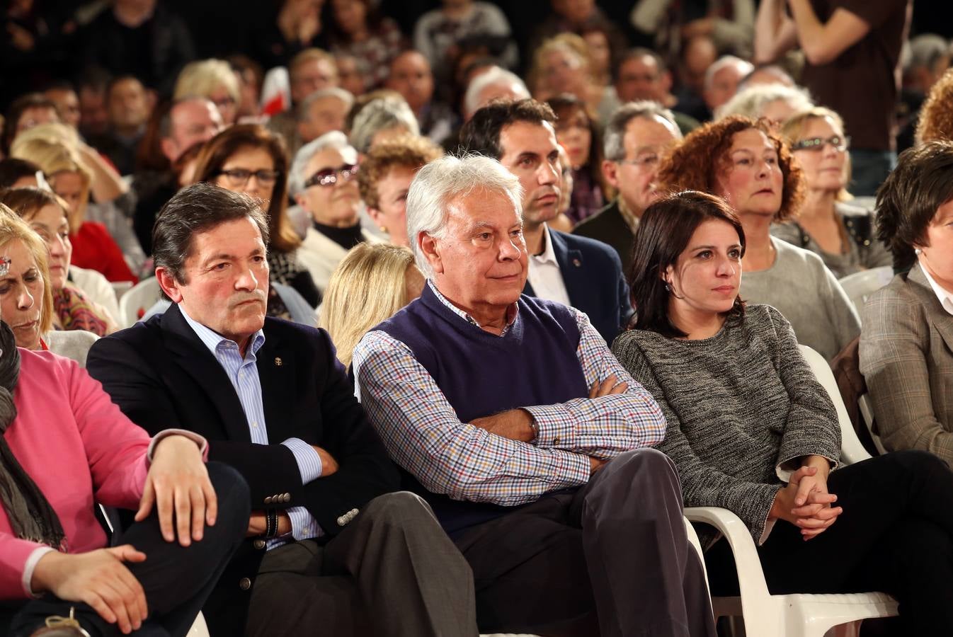 Felipe González carga contra Podemos en el mitin de Oviedo