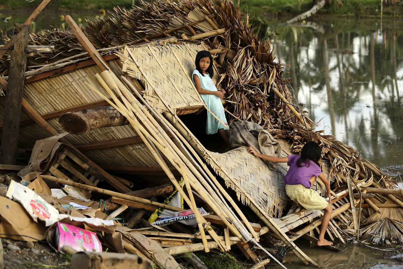 El tifón Melor se ceba con Filipinas