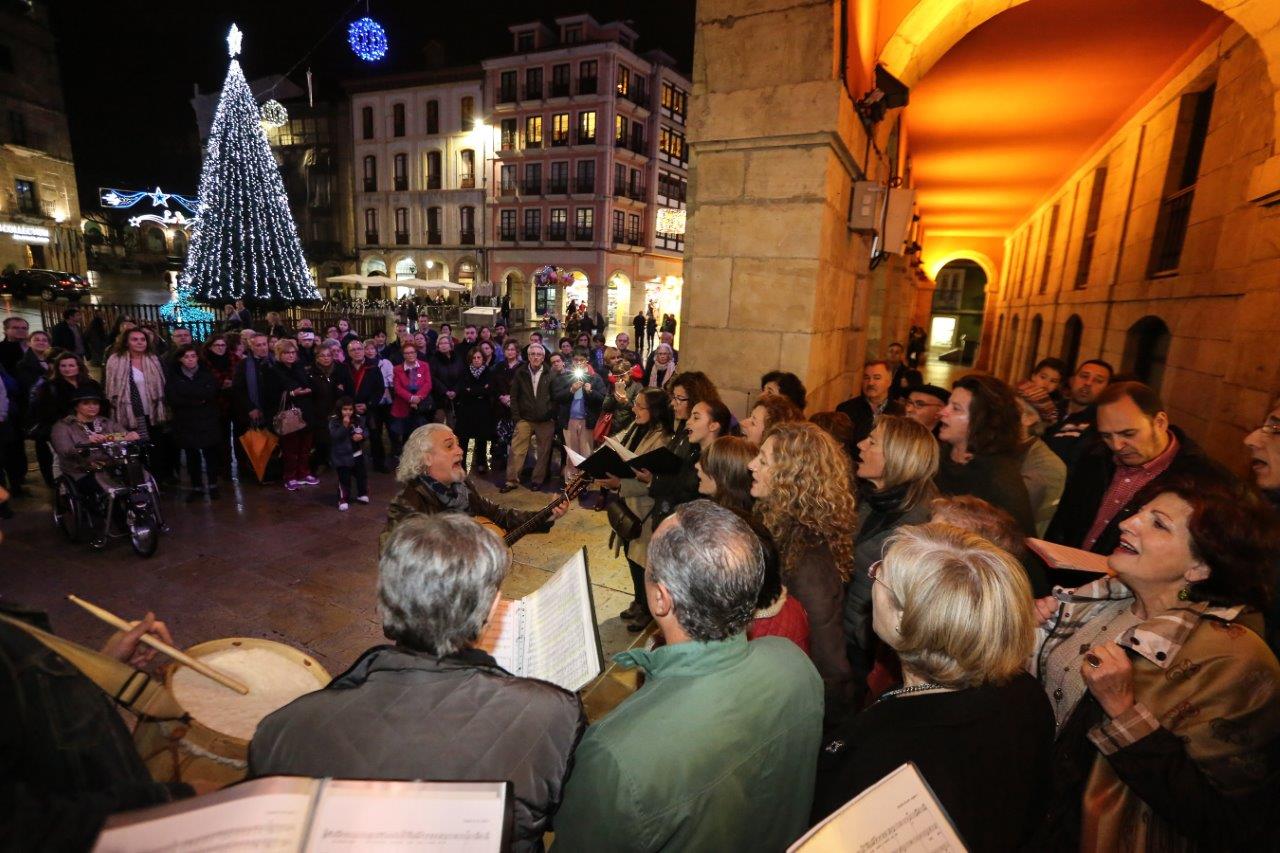 Felicitación musical de LA VOZ DE AVILÉS y Contracanto