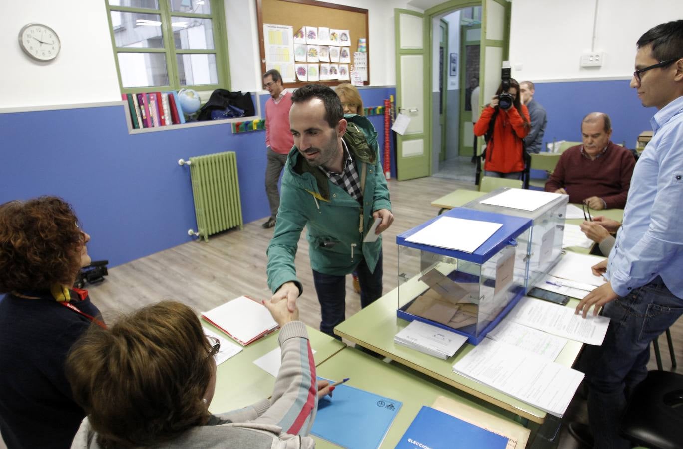 Los candidatos asturianos votan