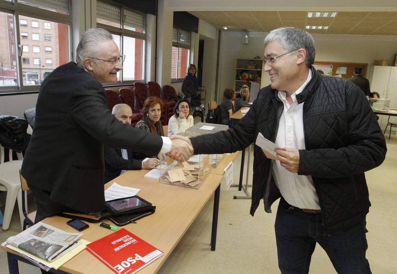 Los candidatos asturianos votan