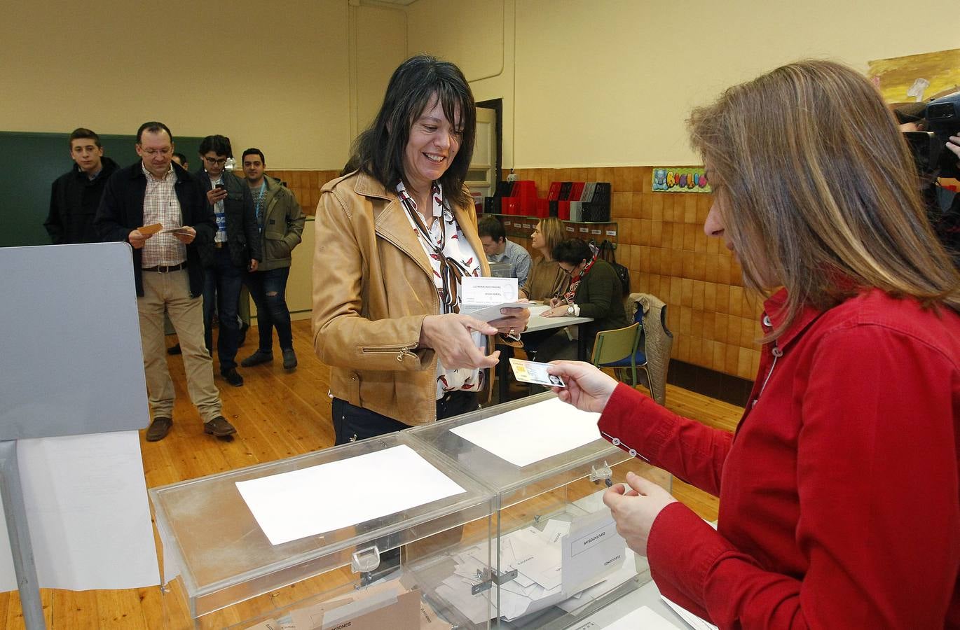 Los candidatos asturianos votan