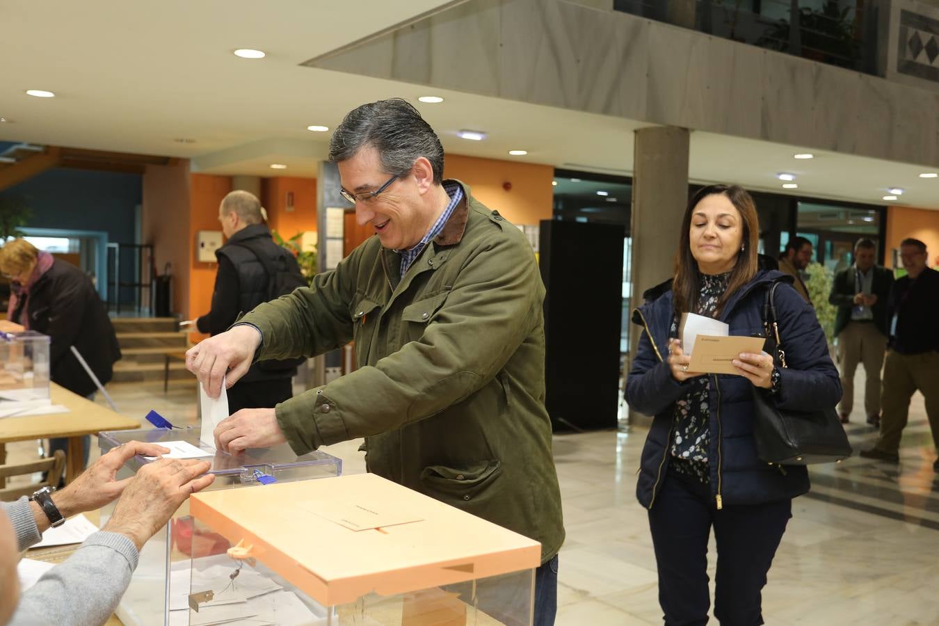 Los candidatos asturianos votan