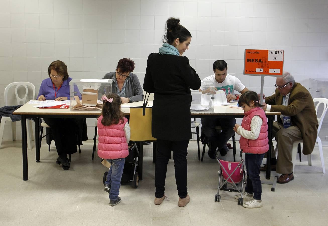 Los asturianos acuden a las urnas