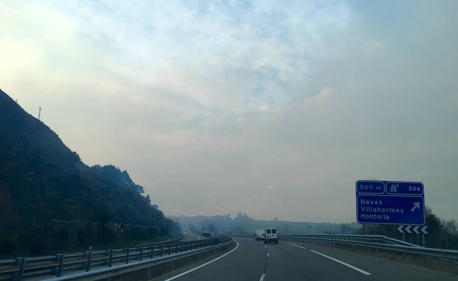 El fuego, de Asturias al País Vasco, por la autovía del Cantábrico