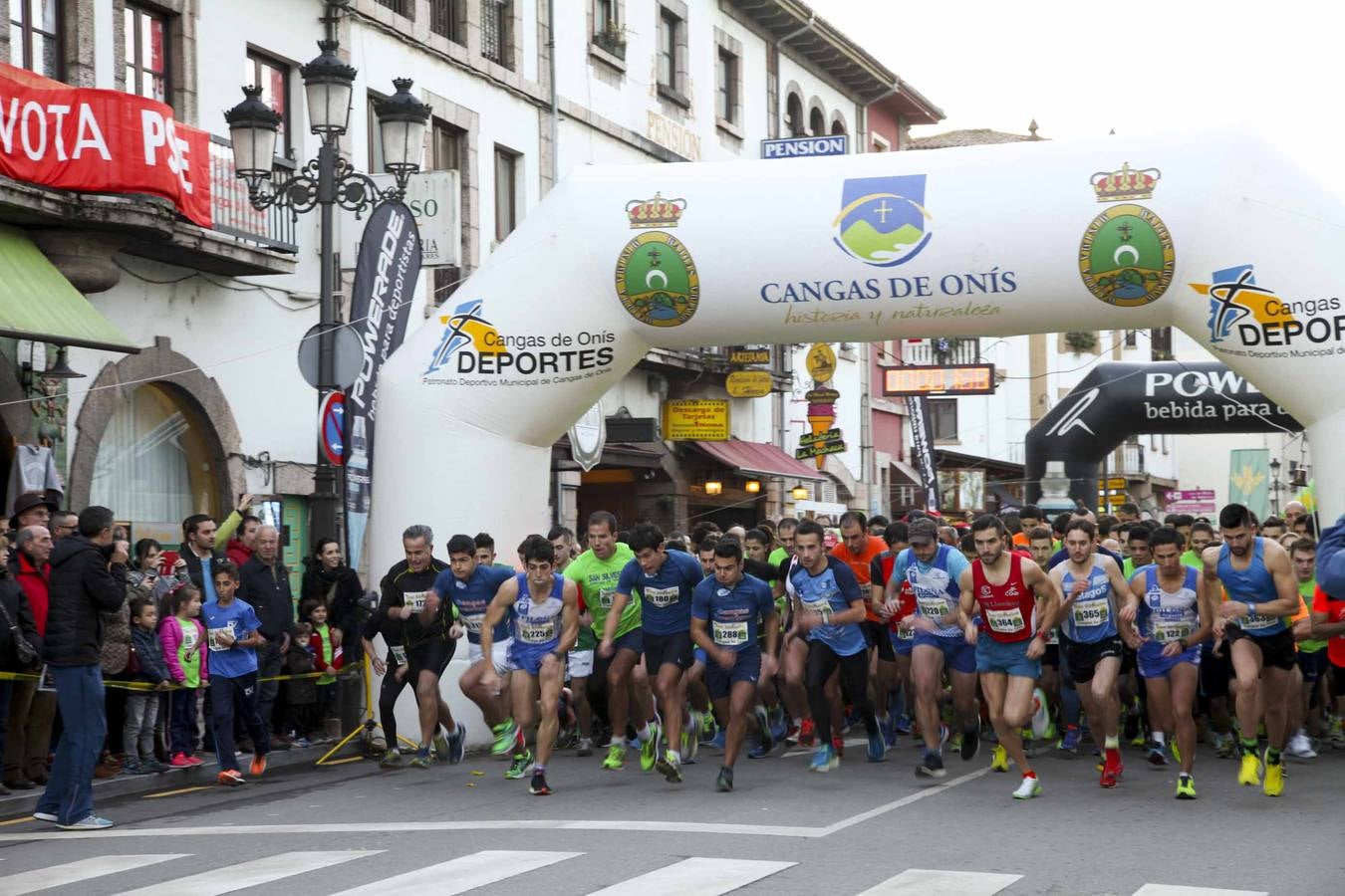 Decenas de corredores cierran el año en Cangas de Onís
