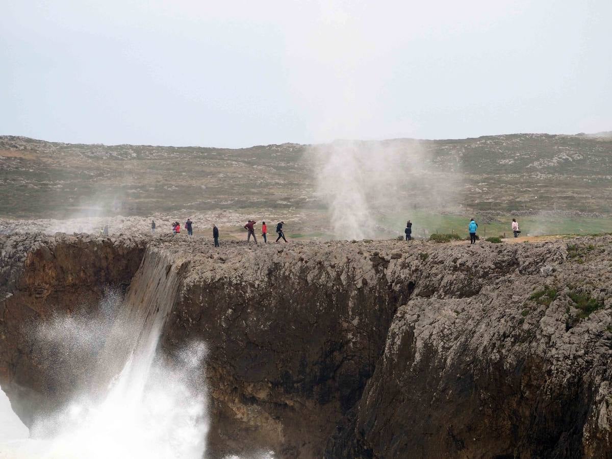 Los bufones de Pría, la otra cara del temporal