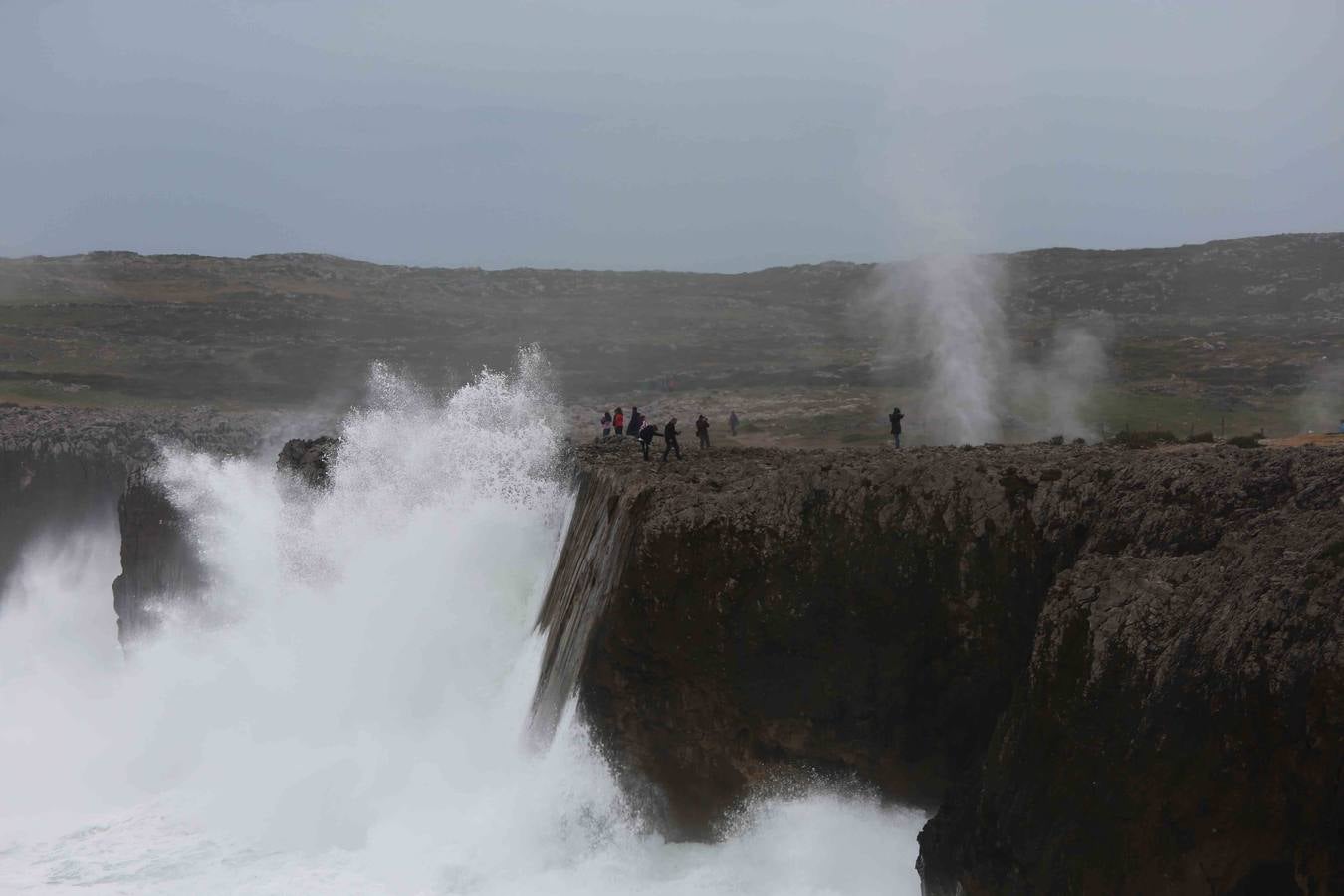 Los bufones de Pría, la otra cara del temporal