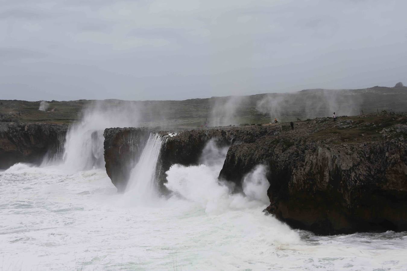 Los bufones de Pría, la otra cara del temporal