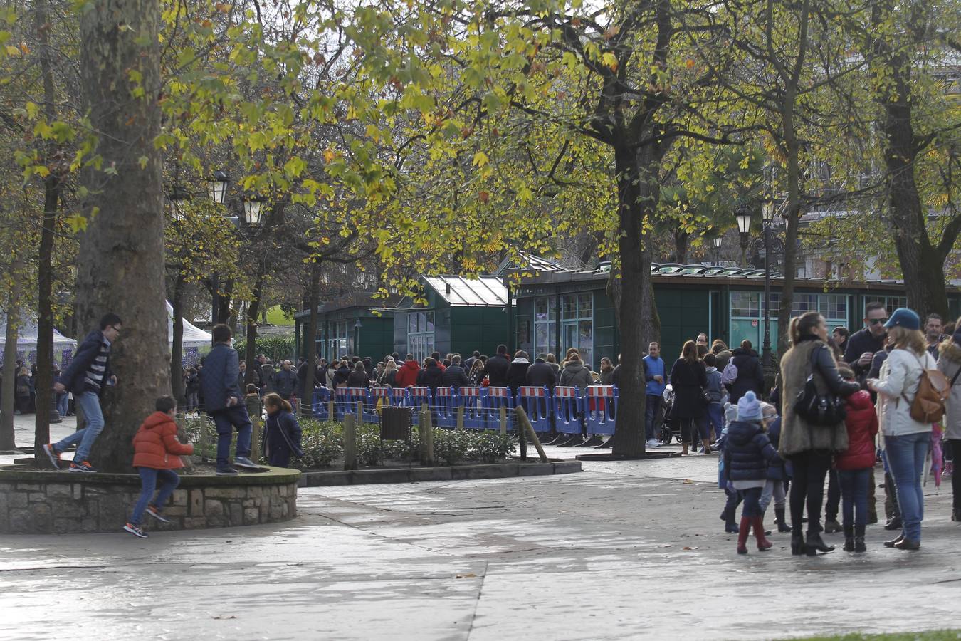 El brindis de los Reyes Magos con el Gobierno local de Oviedo, en imágenes