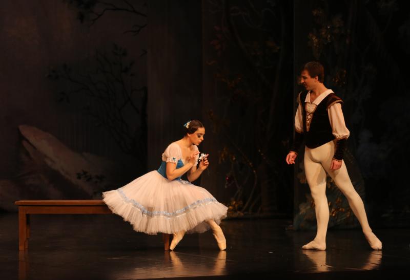 Giselle llena el Teatro Jovellanos de Gijón