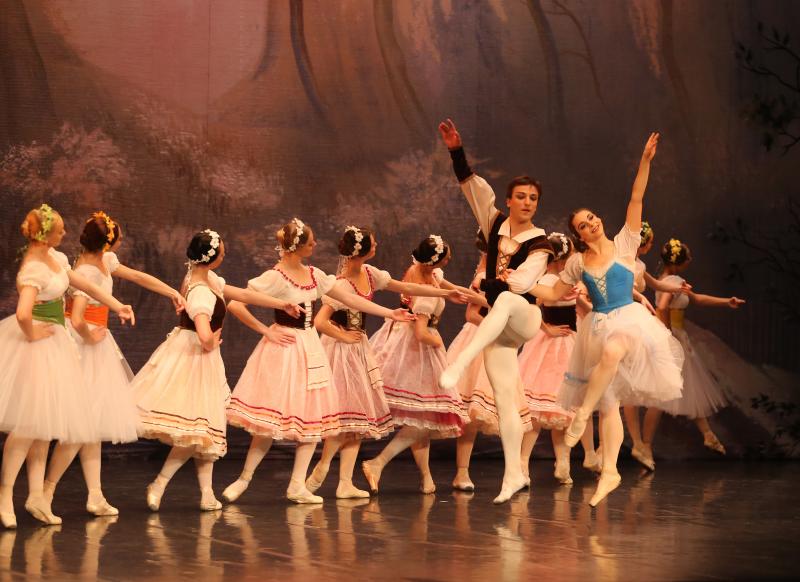 Giselle llena el Teatro Jovellanos de Gijón